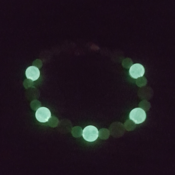 🐻 Kunzite Pink Gummy Bear Bracelet - Picture 3 of 5